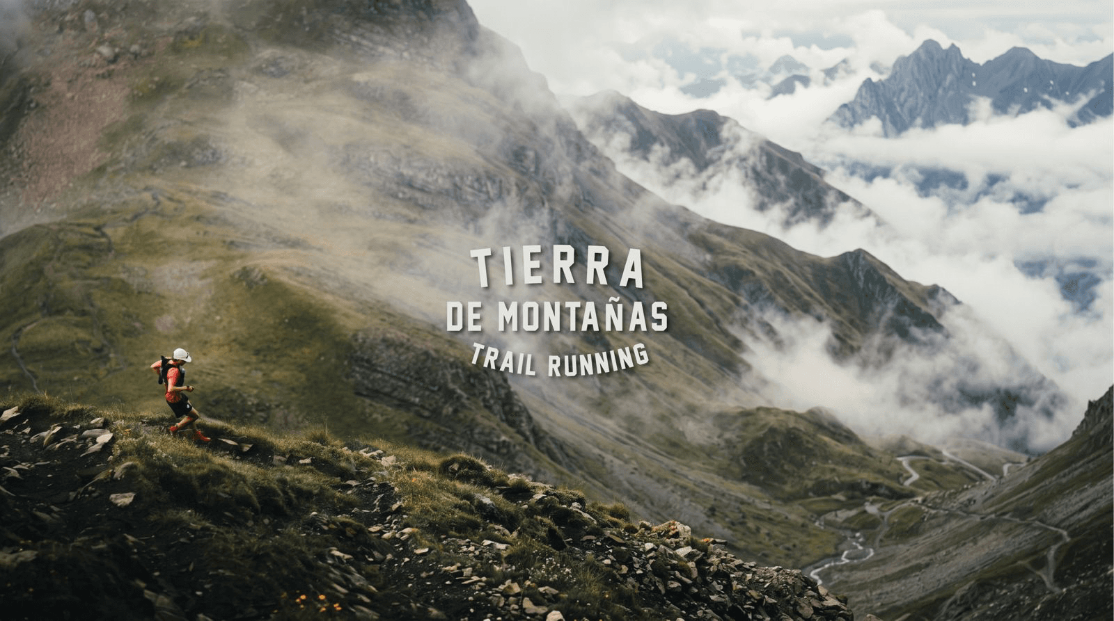 Corredor de trail running en la montaña, entre nubes